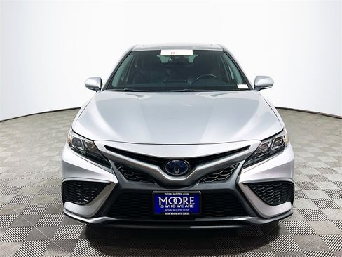 Certified 2022 Toyota Camry SE image 3