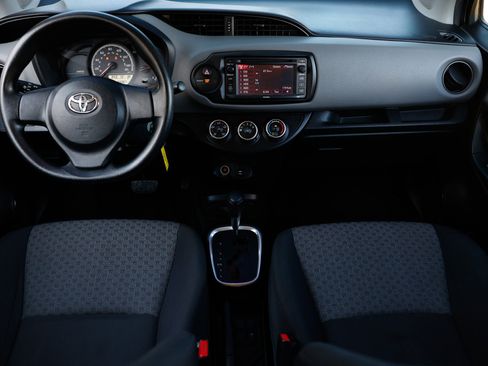 Used 2016 Toyota Yaris L image 2