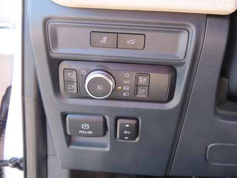 Used 2022 Ford Expedition Platinum RWD image 28