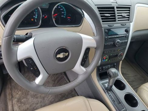 Used 2009 Chevrolet Traverse LT AWD/4WD image 12