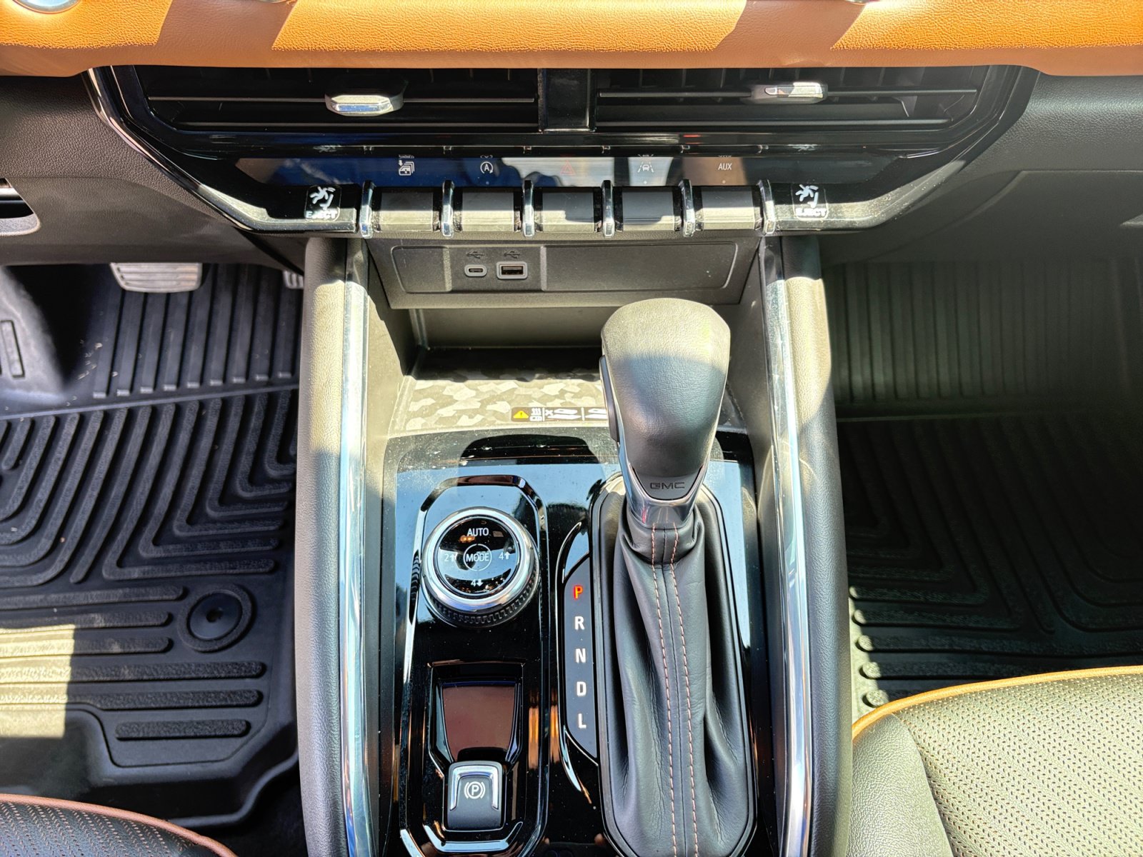 Used 2024 GMC Canyon AT4 w/ AT4 Premium Package AWD/4WD image 19