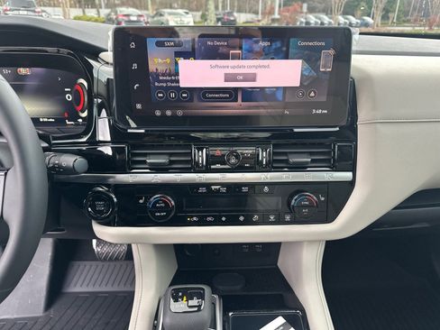 New 2026 Nissan Pathfinder SL w/ SL Premium Package FWD image 28