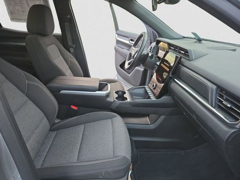 Used 2025 GMC Terrain Elevation image 17