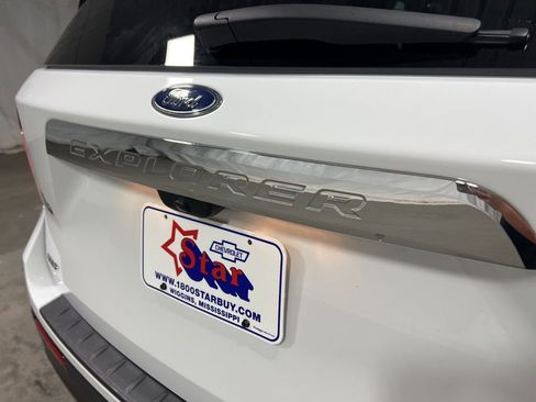 Used 2024 Ford Explorer XLT w/ Equipment Group 202A image 15