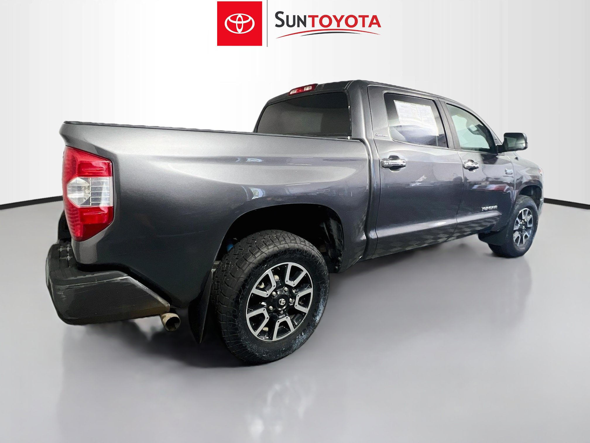 Used 2019 Toyota Tundra Limited w/ Limited Premium Package AWD/4WD image 4