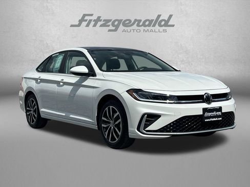 Used 2025 Volkswagen Jetta SE FWD image 1
