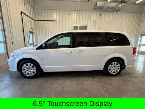 Used 2018 Dodge Grand Caravan SE w/ UConnect Hands-Free Group image 8