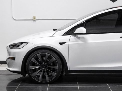 Used 2022 Tesla Model X image 17
