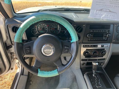 Used 2006 Jeep Commander 2WD w/ Popular Equipment Group image 10