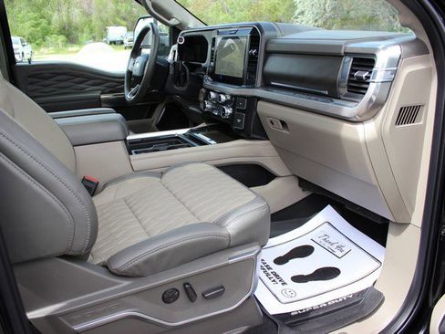 Used 2025 Ford F350 Platinum w/ Platinum Plus Package image 19