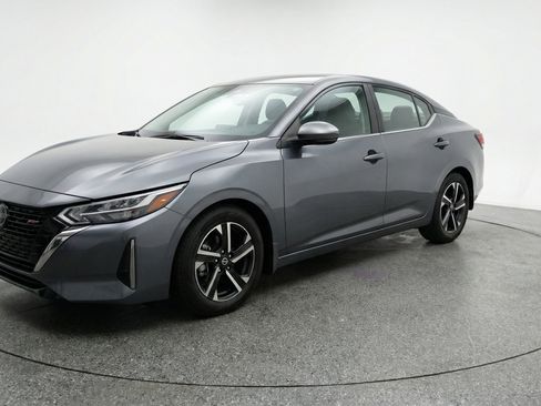 Used 2025 Nissan Sentra SV image 3