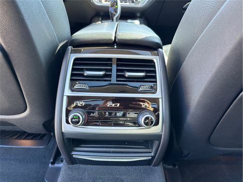 Used 2019 BMW 740i image 43