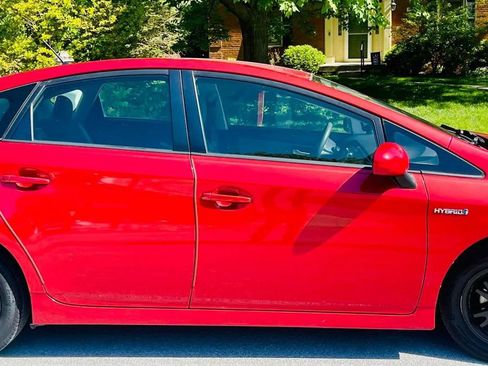 Used 2013 Toyota Prius Two FWD image 2