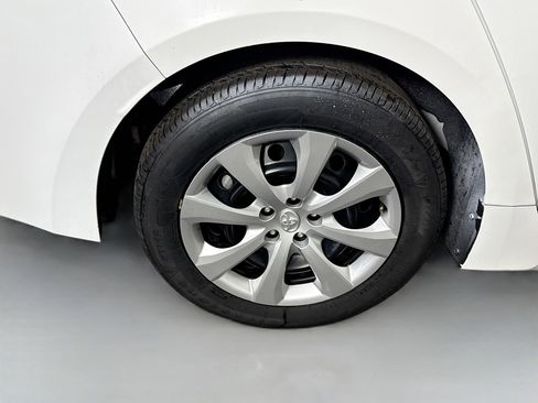 Used 2024 Toyota Corolla LE image 32