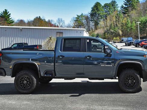 New 2026 Chevrolet Silverado 2500 ZR2 w/ LPO, Dark Essentials Package AWD/4WD image 6