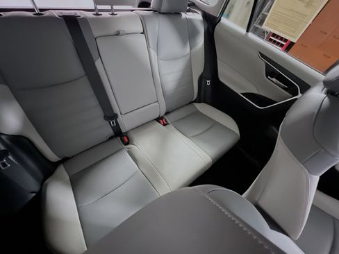 Used 2023 Toyota RAV4 XLE Premium image 33