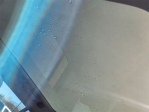 Used 2025 Rivian R1S Premium image 17