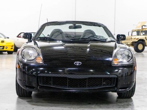 Used 2000 Toyota MR2 RWD image 9