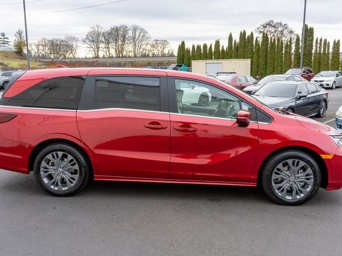 New 2026 Honda Odyssey Touring image 5