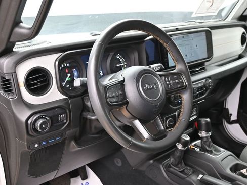 Used 2024 Jeep Wrangler Unlimited w/ Convenience Group AWD/4WD image 18