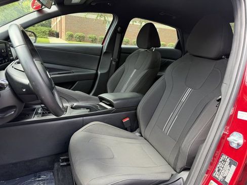 Used 2025 Hyundai Elantra Sport FWD image 11