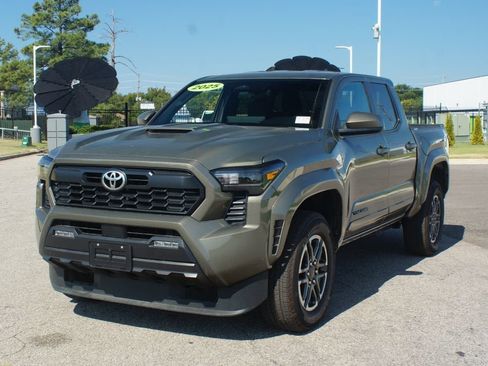 Used 2025 Toyota Tacoma SR5 RWD image 23
