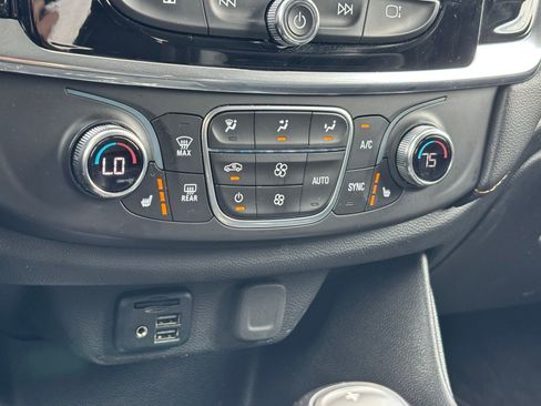 Used 2020 Chevrolet Traverse RS FWD image 11