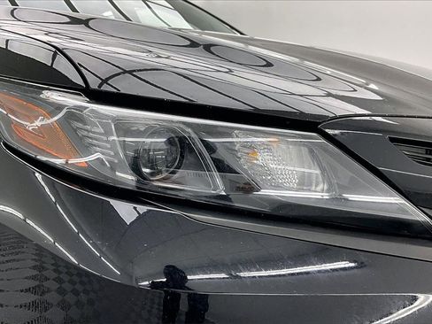 Used 2021 Toyota Camry SE image 29