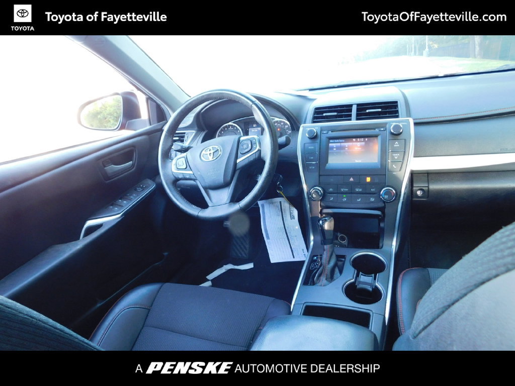 Used 2017 Toyota Camry SE w/ Moonroof Package FWD image 2