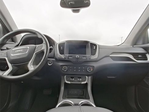 Used 2024 GMC Terrain SLE image 23