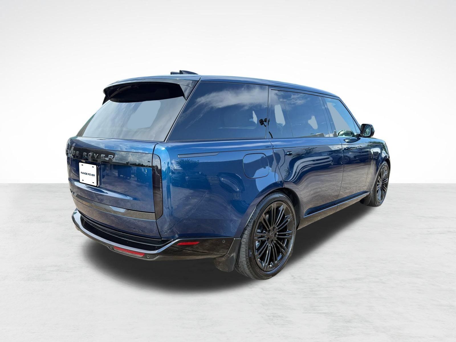New 2026 Land Rover Range Rover Long Wheelbase SE AWD/4WD image 9