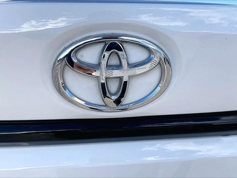 Used 2021 Toyota Corolla LE image 30