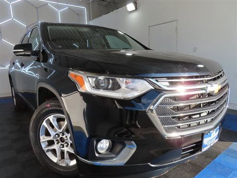 Used 2020 Chevrolet Traverse LT FWD image 3