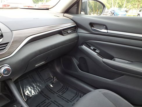 Used 2023 Nissan Altima 2.5 SV AWD/4WD image 19