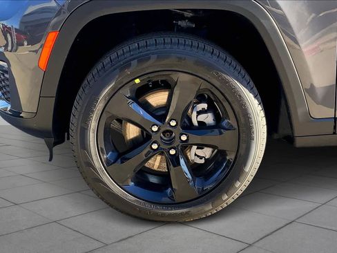 New 2025 Jeep Grand Cherokee L Limited w/ Black Appearance Package AWD/4WD image 11