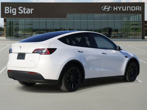 Used 2023 Tesla Model Y Long Range image 4
