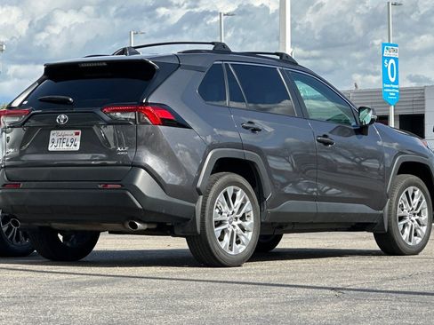 Used 2023 Toyota RAV4 XLE Premium image 4
