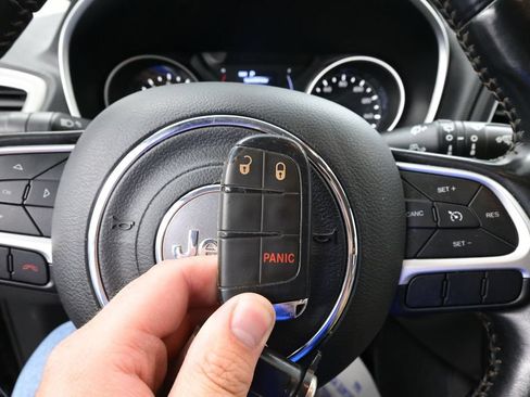 Used 2020 Jeep Compass Latitude AWD/4WD image 45