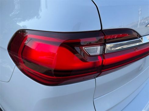 Used 2022 BMW X7 xDrive40i w/ M Sport Package image 35