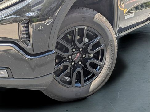 Used 2024 GMC Sierra 1500 Elevation image 2