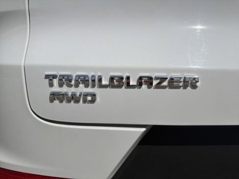 Used 2025 Chevrolet TrailBlazer LT AWD/4WD image 10