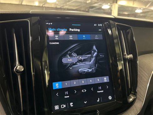Certified 2025 Volvo XC60 B5 Plus image 18