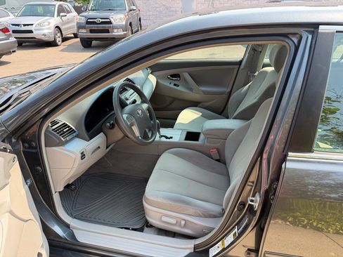 Used 2009 Toyota Camry FWD image 5