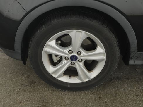 Used 2016 Ford Escape SE w/ Equipment Group 201A image 3