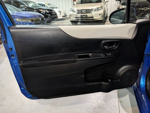 Used 2014 Toyota Yaris LE FWD image 11