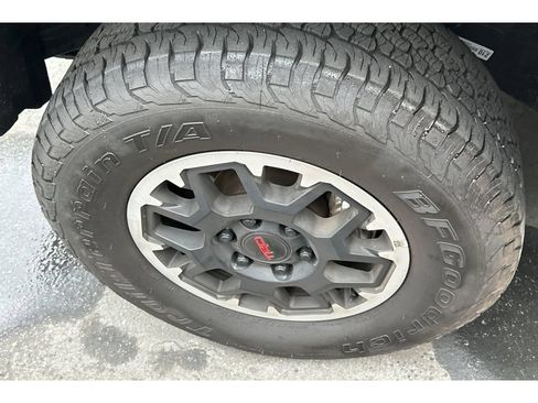 Used 2026 Toyota Tacoma TRD Off-Road w/ TRD Off Road Upgrade Package AWD/4WD image 4