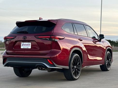 Used 2025 Toyota Highlander XSE image 8