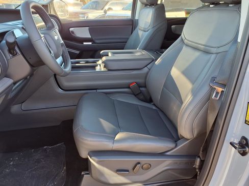 New 2025 Ford Expedition Active image 8