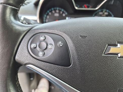 Used 2015 Chevrolet Impala LT w/ Convenience Package image 19