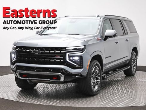 Used 2025 Chevrolet Suburban Z71 image 1